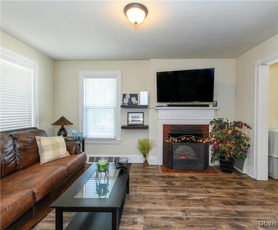 823 Hawthorne Road Bethlehem, PA 18018 - Photo 4 of 23 Gallery Image 4