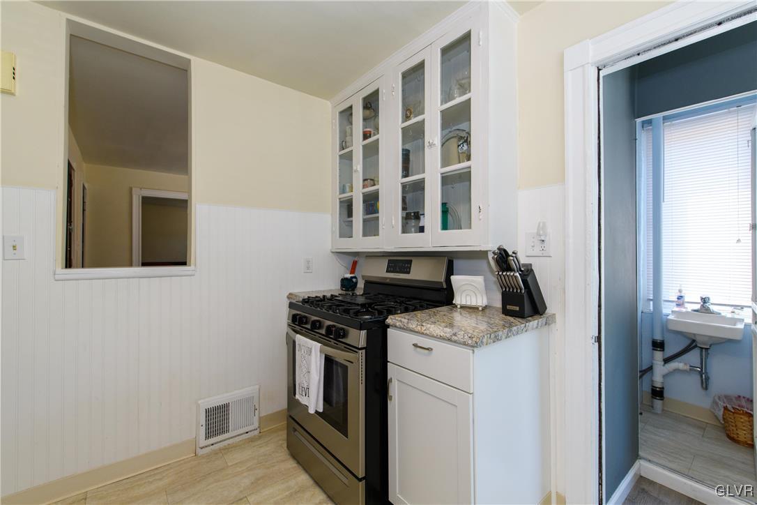 823 Hawthorne Road Bethlehem, PA 18018 - Photo 8 of 23 Gallery Image 8