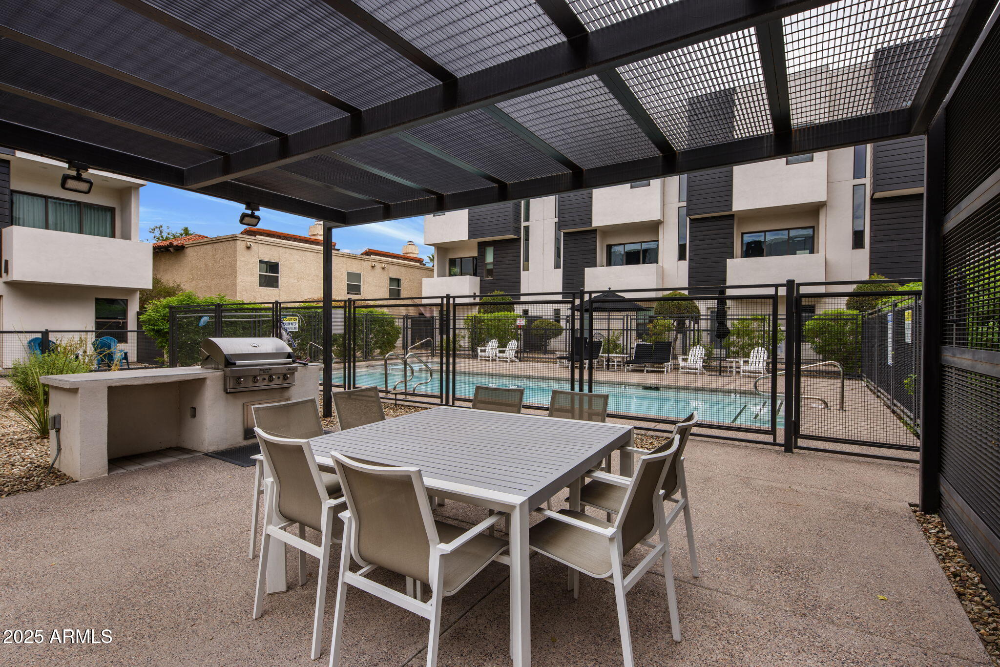 325 East Coronado Road, Unit 19 Phoenix, AZ 85004 - Photo 21 of 25 a dining area with a table and chairs