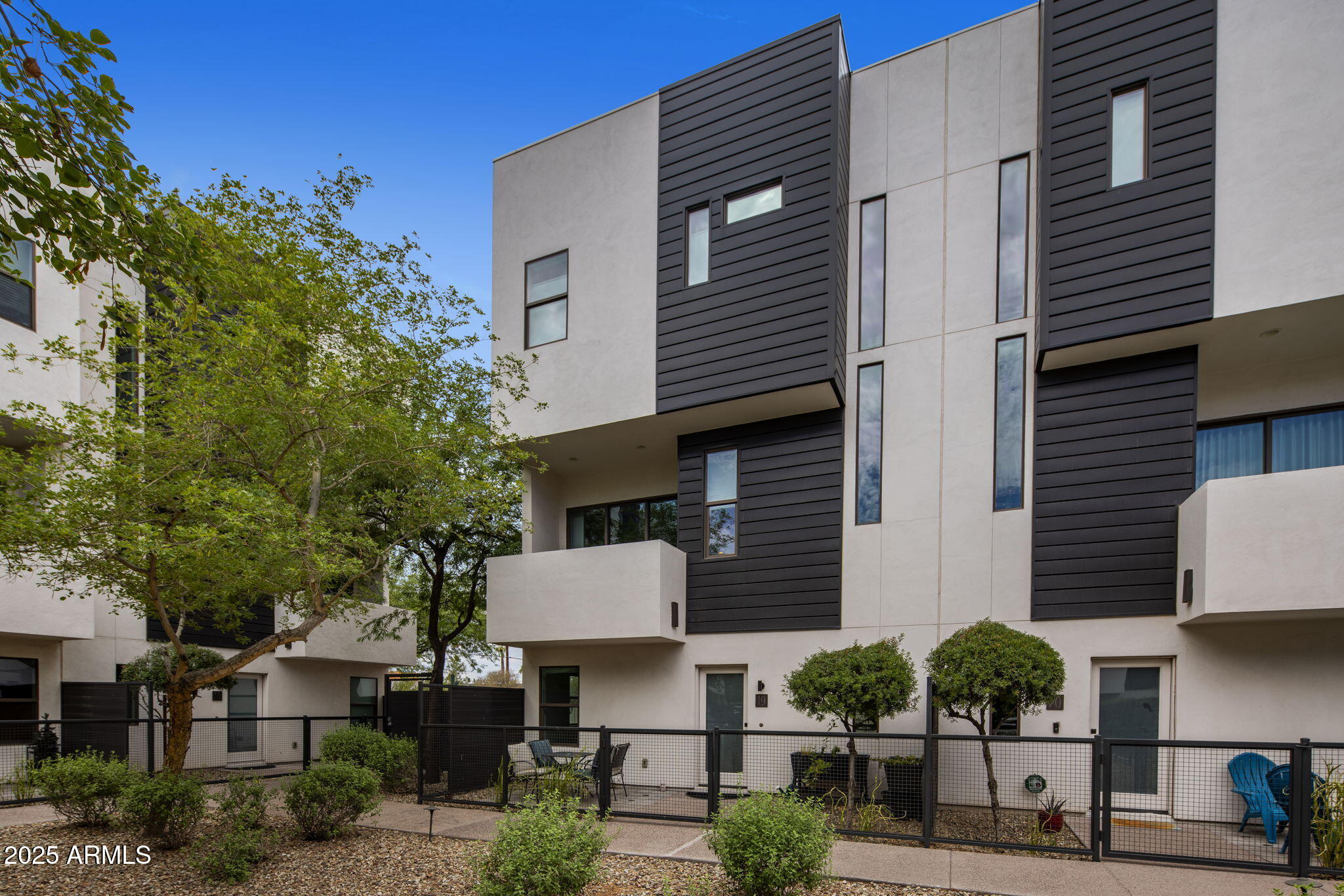 325 East Coronado Road, Unit 19 Phoenix, AZ 85004 - Photo 22 of 25 a front view of a house with garden