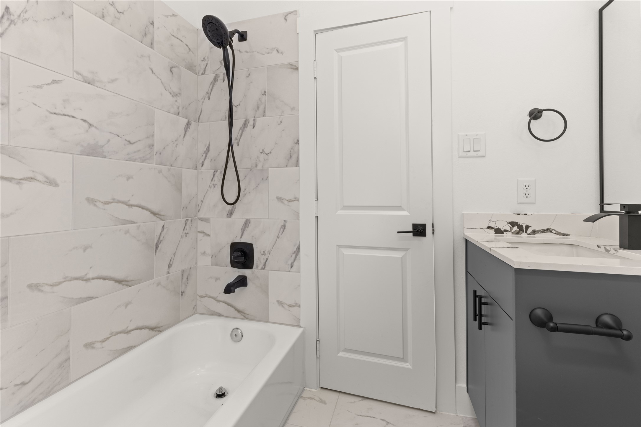 2709 Dennis Street Houston, TX 77004 - Photo 13 of 20 a bathroom with a bath tub and a shower