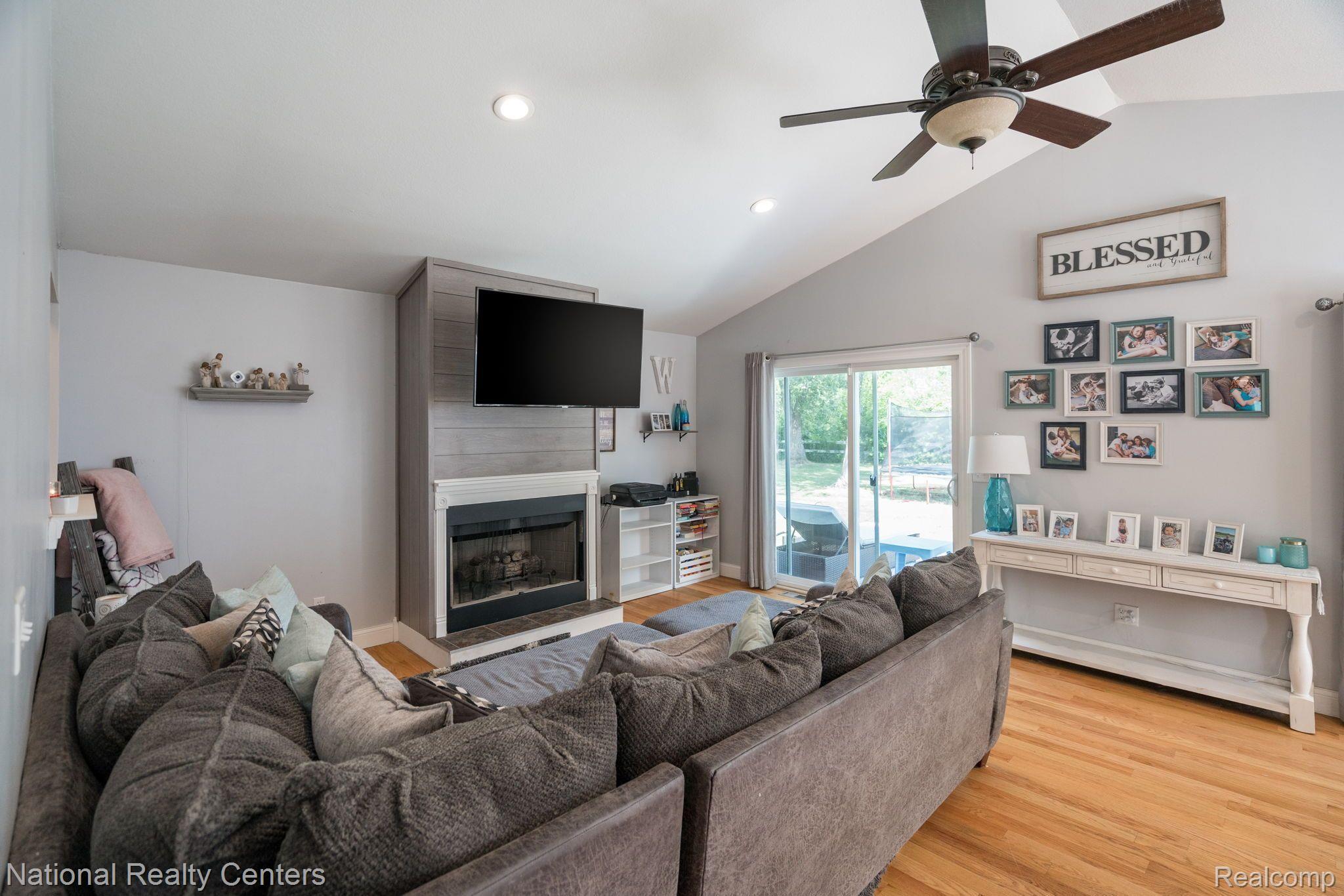 27365 Bell Road New Boston, MI 48164 - Photo 5 of 52 Gallery Image 5