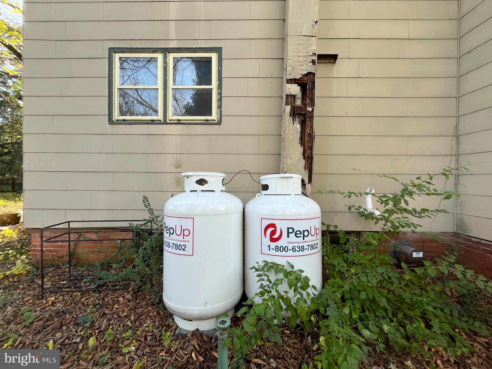 219 South Main Street Hurlock, MD 21643 - Photo 16 of 23 a sign that is on a brick wall