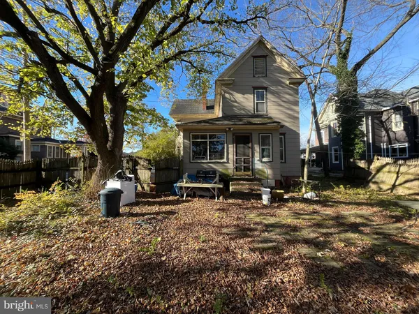a view of yard with green space