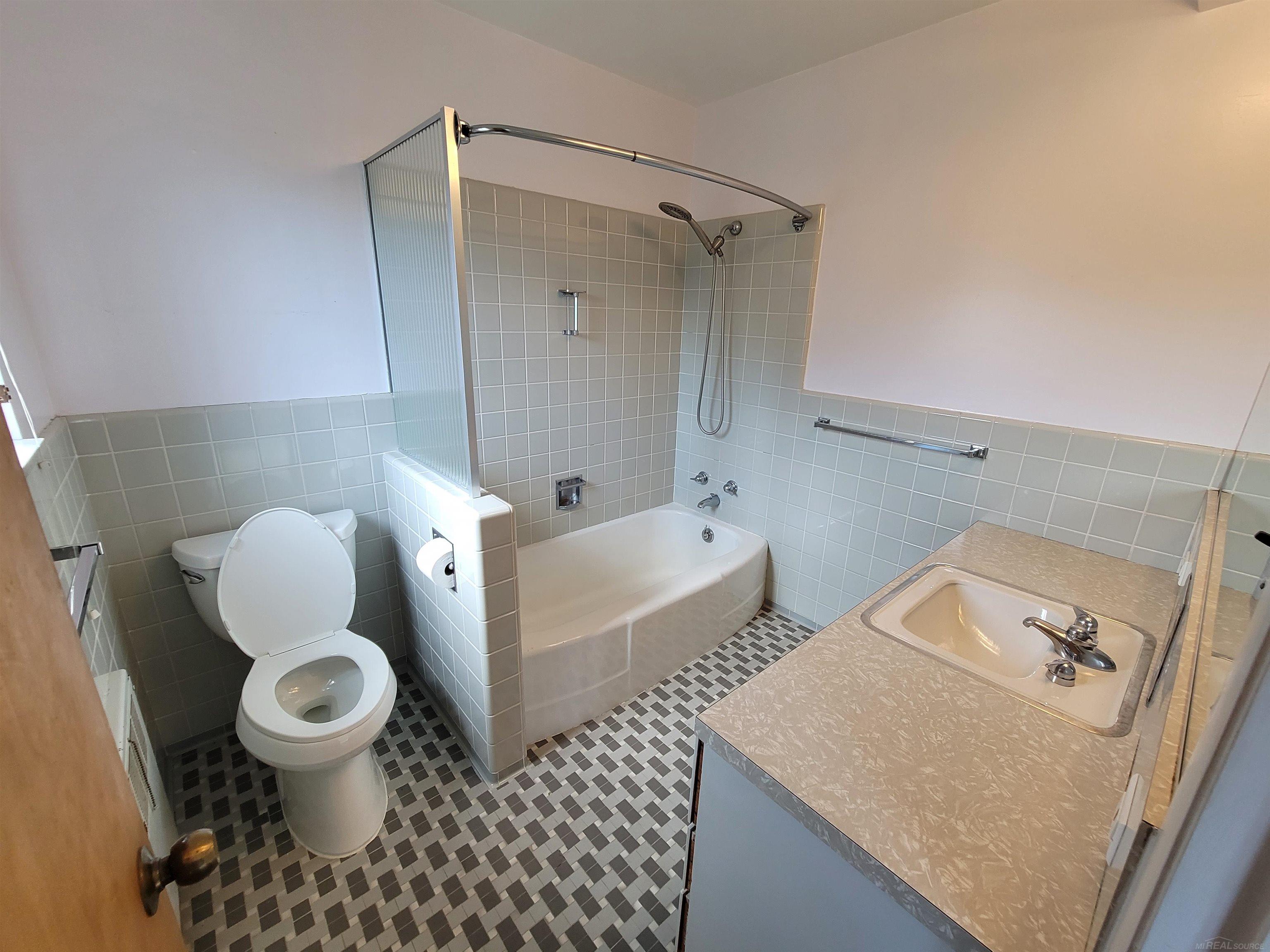 15818 Windmill Point Grosse Pointe, MI 48230 - Photo 18 of 29