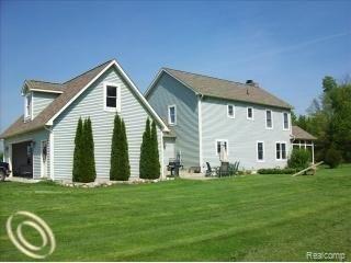 6690 North Nicholson Road Fowlerville, MI 48836 - Photo 19 of 20 back of house.jpg
