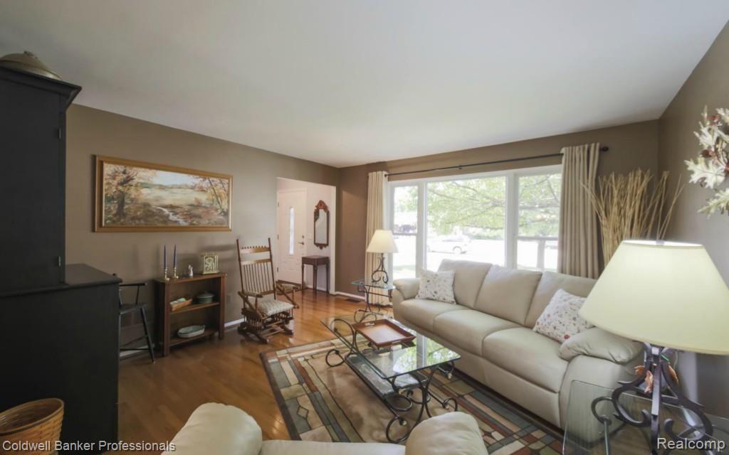 1068 High-Ridge Drive Canton, MI 48187 - Photo 5 of 26 5-photo-web-1680x1050-138528.jpg