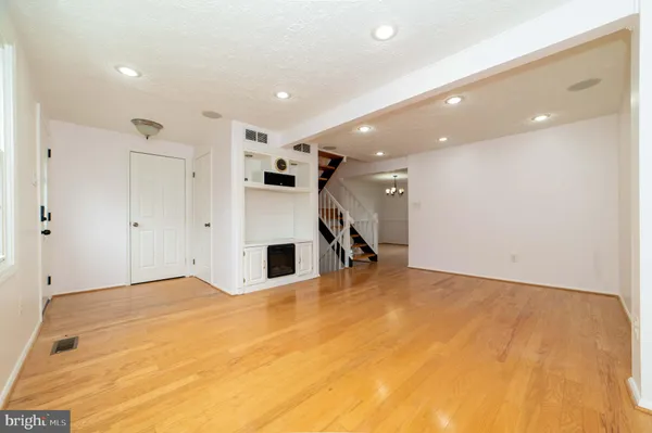 $3,000 | 5569 Caithness Court, Fairfax, VA 22032