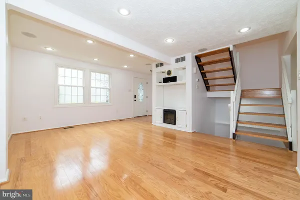 $3,000 | 5569 Caithness Court, Fairfax, VA 22032