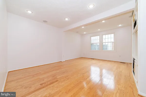 $3,000 | 5569 Caithness Court, Fairfax, VA 22032