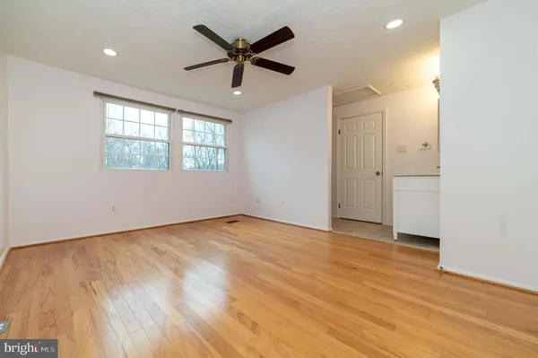 $3,000 | 5569 Caithness Court, Fairfax, VA 22032