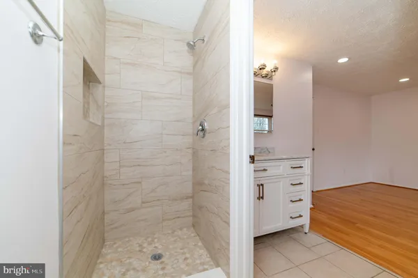 $3,000 | 5569 Caithness Court, Fairfax, VA 22032