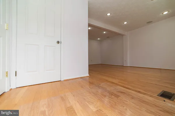 $3,000 | 5569 Caithness Court, Fairfax, VA 22032