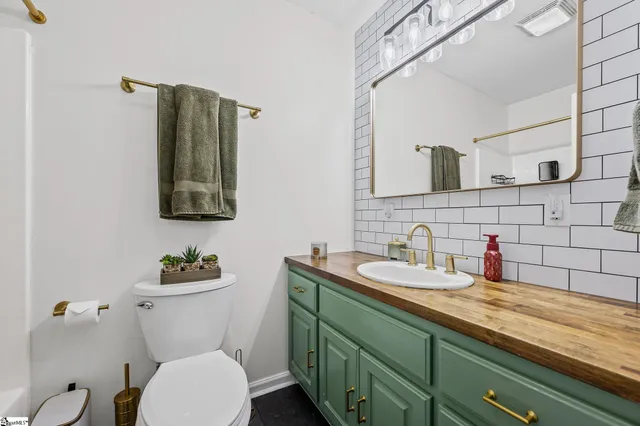 $525,000 | 17 Brookview Circle, Greenville, SC 29605