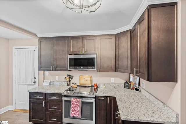 $525,000 | 17 Brookview Circle, Greenville, SC 29605