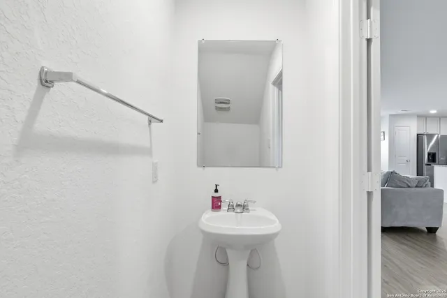 $2,200 | 13942 Bull Cove, San Antonio, TX 78252