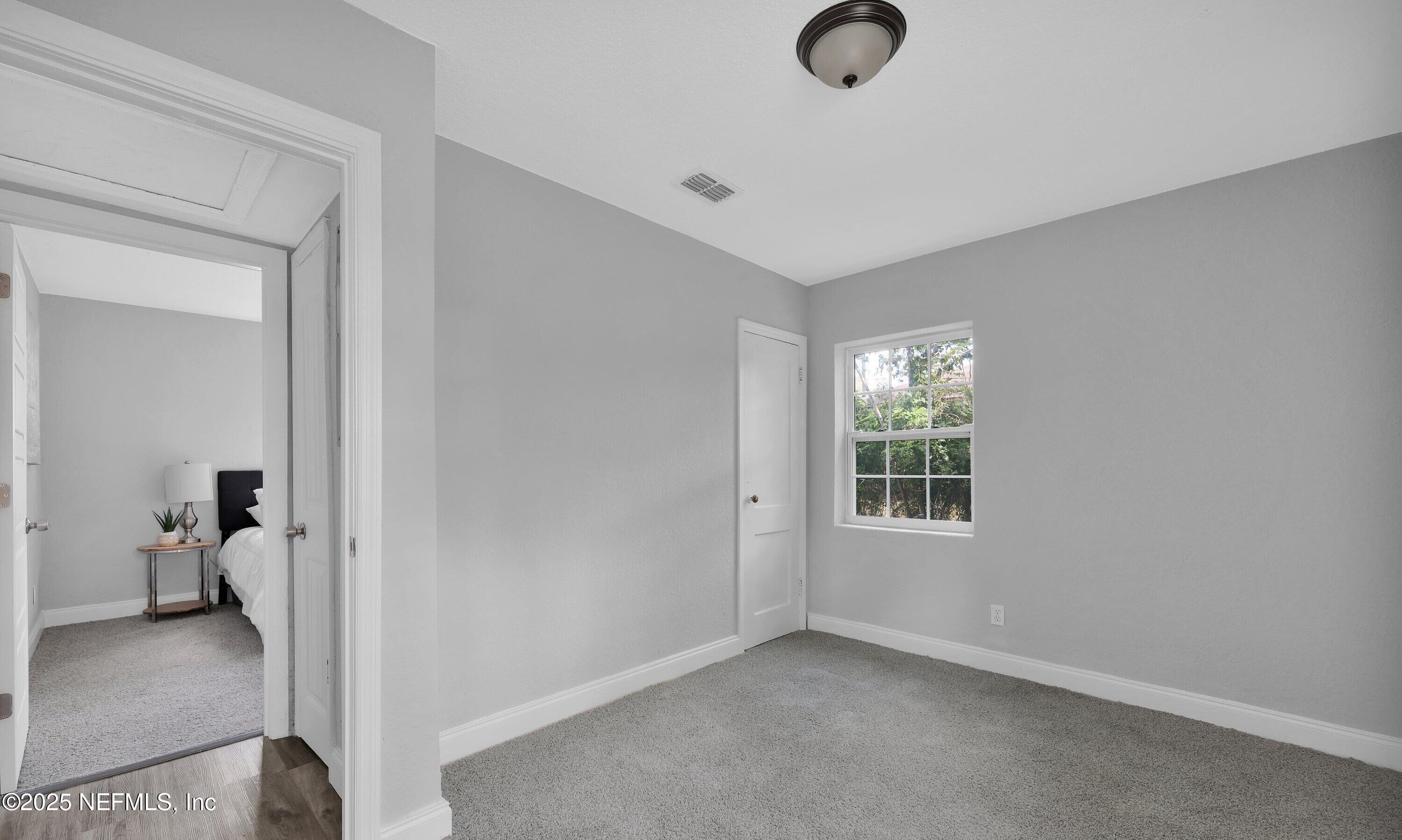 3653 Freeman Road Jacksonville, FL 32207 - Photo 3 of 27 a view of an empty room