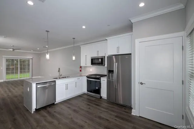 $3,545 | 5 Sunlight Walk, Unit 5, Holbrook, NY 11741