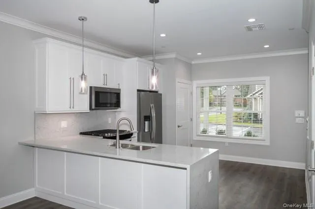 $3,545 | 5 Sunlight Walk, Unit 5, Holbrook, NY 11741