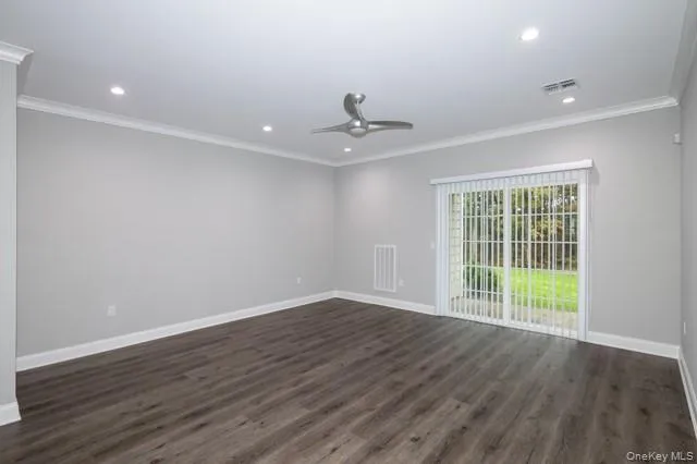 $3,545 | 5 Sunlight Walk, Unit 5, Holbrook, NY 11741