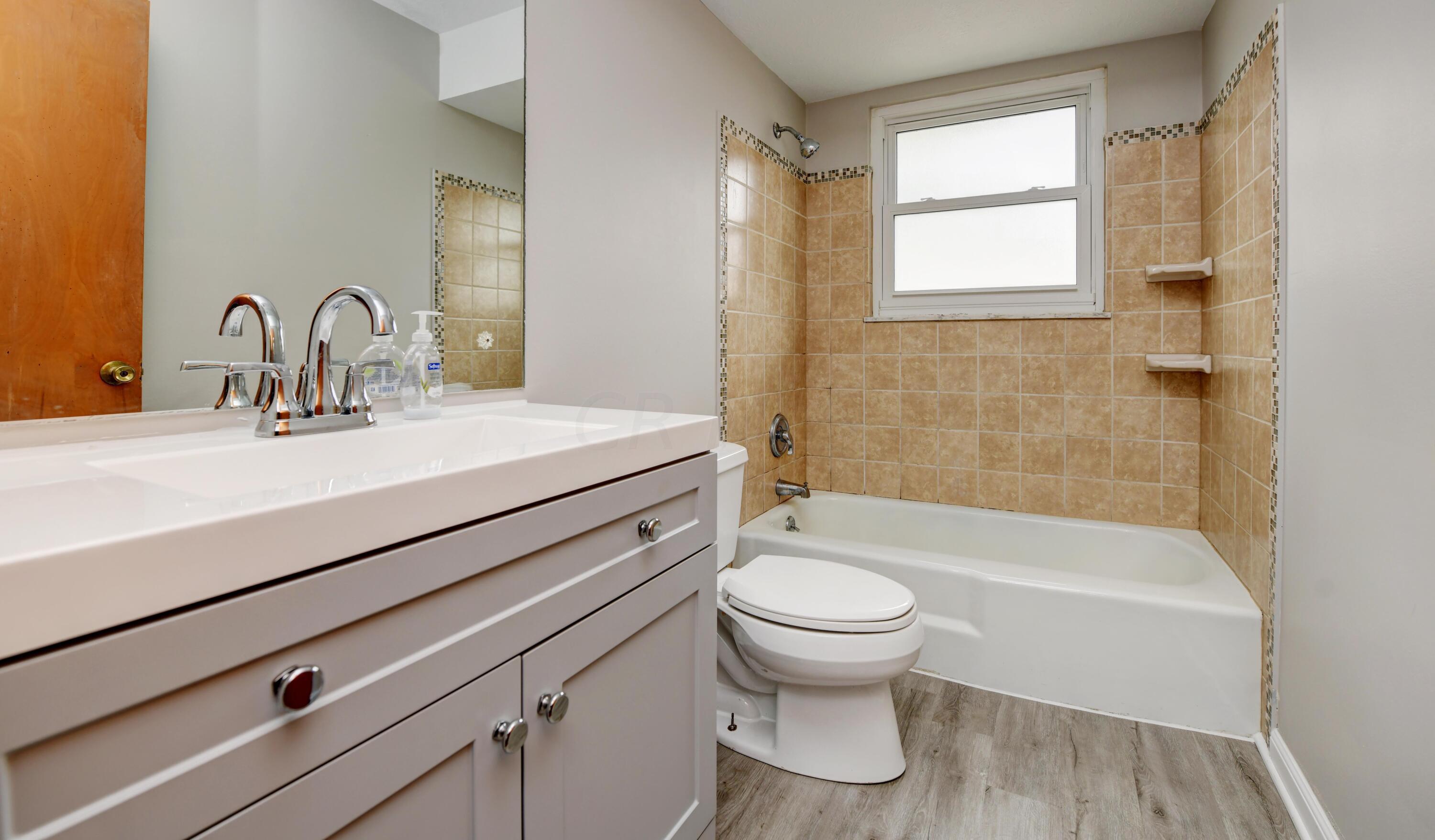 3715 Arnelle Road Columbus, OH 43228 - Photo 14 of 24 Bath