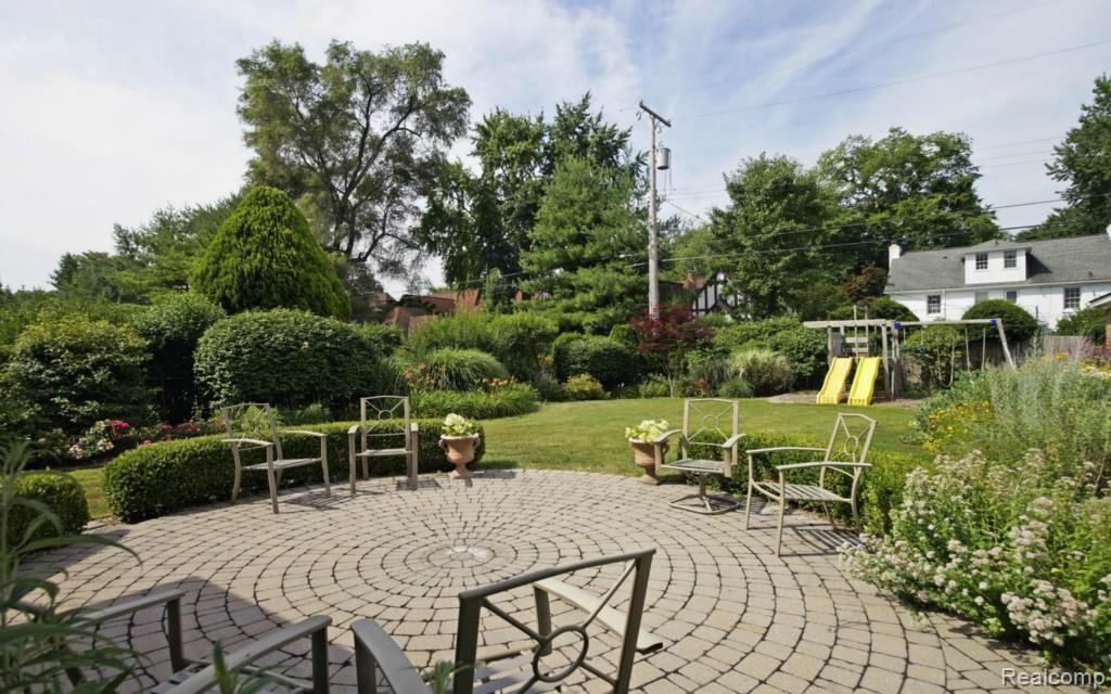 937 Trombley Road Grosse Pointe, MI 48230 - Photo 25 of 28 26-photo-web-1680x1050-433372.jpg