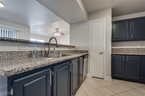 $1,595 | 5055 West Hacienda Avenue, Unit 2122, Las Vegas, NV 89118