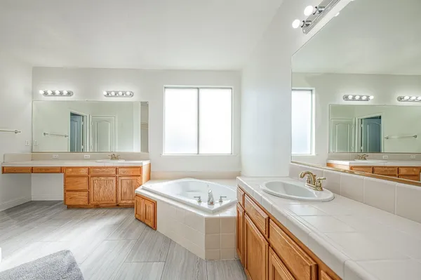 $739,000 | 2707 East Omaha Avenue, Fresno, CA 93720
