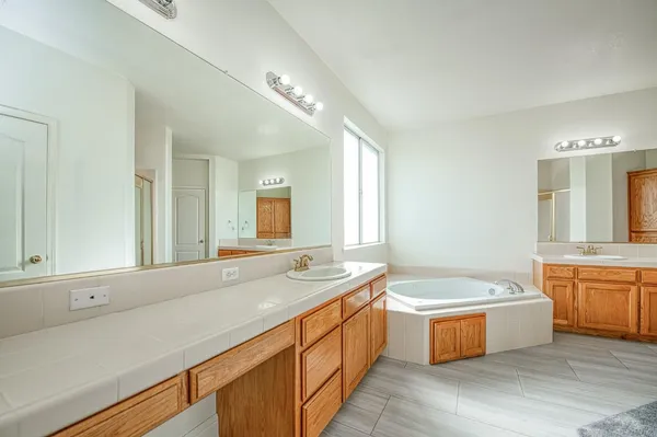 $739,000 | 2707 East Omaha Avenue, Fresno, CA 93720