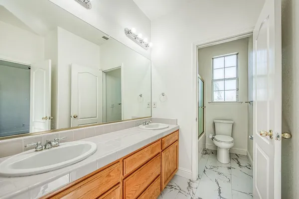 $739,000 | 2707 East Omaha Avenue, Fresno, CA 93720