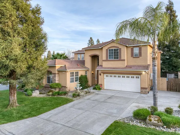 $739,000 | 2707 East Omaha Avenue, Fresno, CA 93720