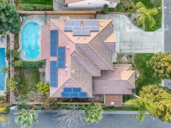 $739,000 | 2707 East Omaha Avenue, Fresno, CA 93720