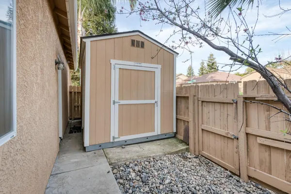 $739,000 | 2707 East Omaha Avenue, Fresno, CA 93720