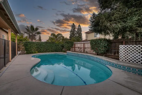 $739,000 | 2707 East Omaha Avenue, Fresno, CA 93720