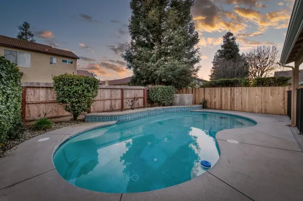 $739,000 | 2707 East Omaha Avenue, Fresno, CA 93720