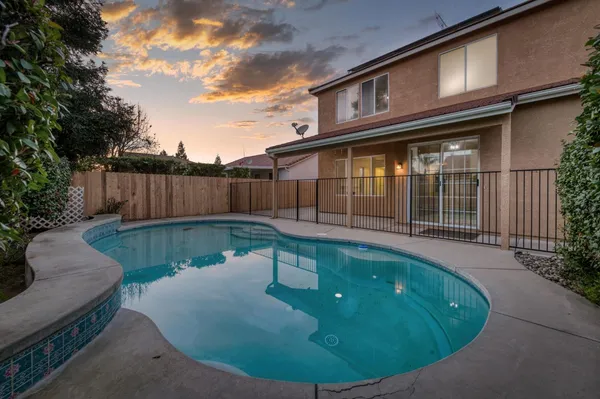 $739,000 | 2707 East Omaha Avenue, Fresno, CA 93720