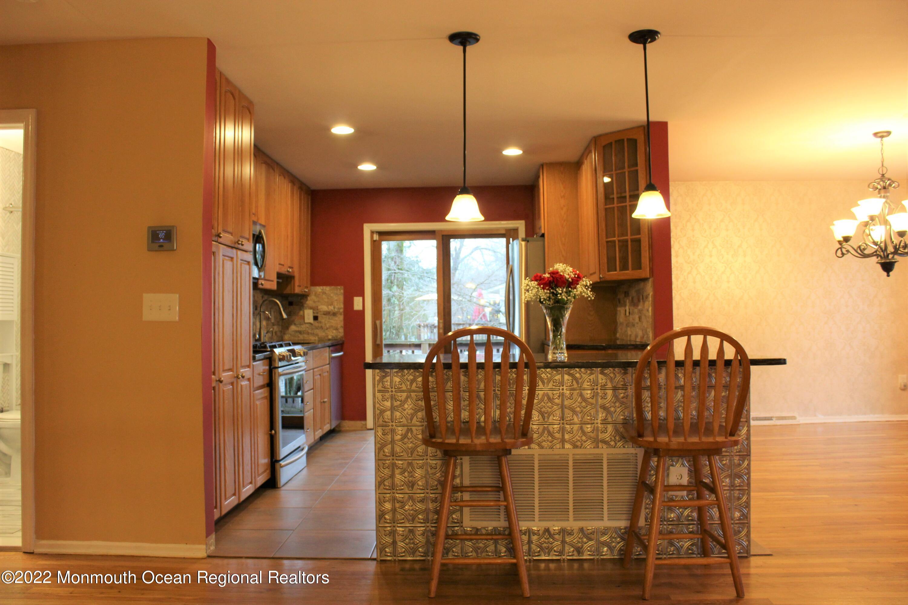 19 Lancelot Road Manalapan, NJ 07726 - Photo 3 of 33 IMG_0100