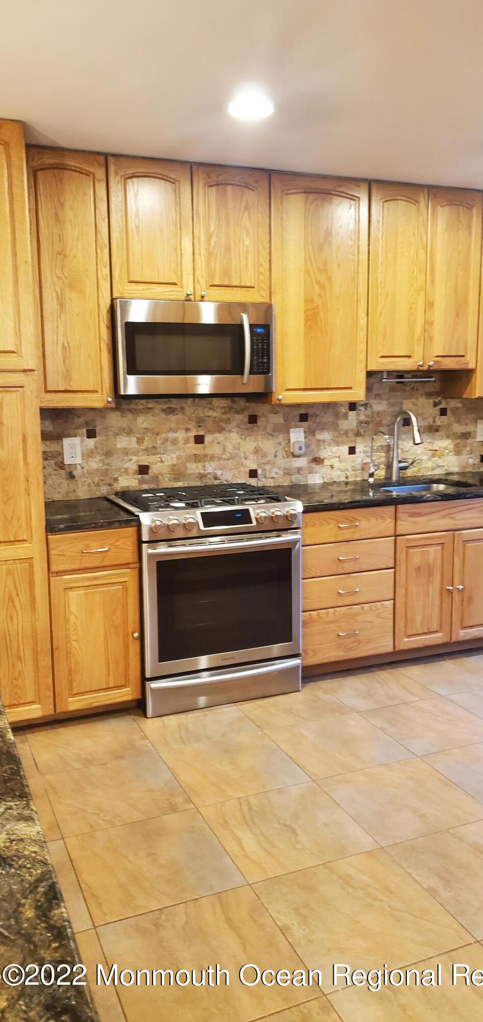 19 Lancelot Road Manalapan, NJ 07726 - Photo 8 of 33 20220116_154508