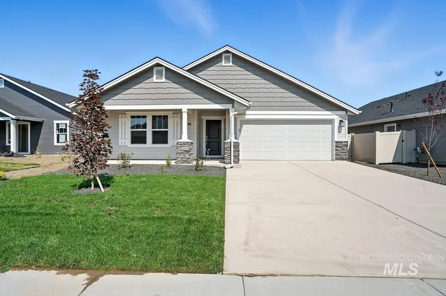 $383,990 | 1581 Southwest Silverstone Avenue, Mountain Home, ID 83647