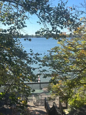 $3,100 | 21 Lakeview Place, Unit 2, Lake Zurich, IL 60047