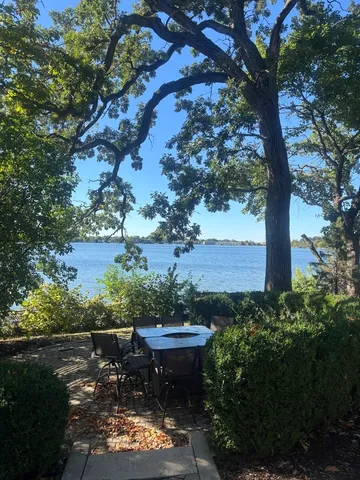 $3,100 | 21 Lakeview Place, Unit 2, Lake Zurich, IL 60047