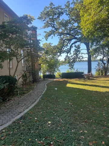 $3,100 | 21 Lakeview Place, Unit 2, Lake Zurich, IL 60047