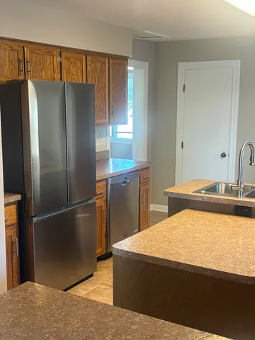 $3,100 | 21 Lakeview Place, Unit 2, Lake Zurich, IL 60047