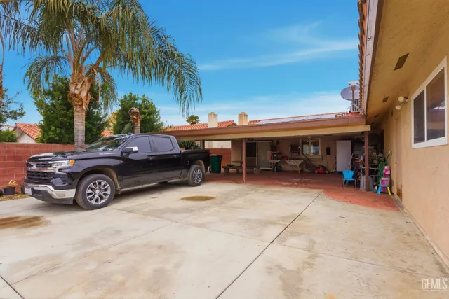 a car parked in front of a building