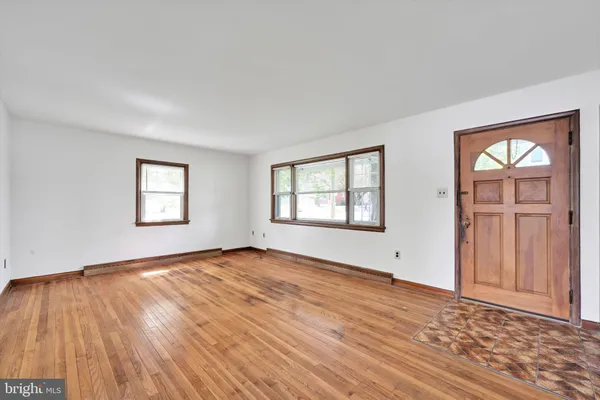 $1,575 | 27 Roselle Avenue, Lancaster, PA 17603
