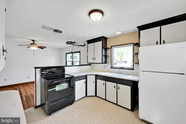 $1,575 | 27 Roselle Avenue, Lancaster, PA 17603