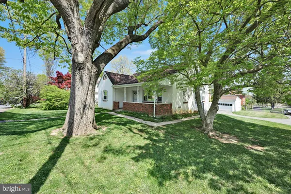 $1,575 | 27 Roselle Avenue, Lancaster, PA 17603