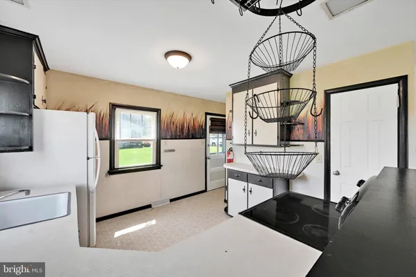 $1,575 | 27 Roselle Avenue, Lancaster, PA 17603