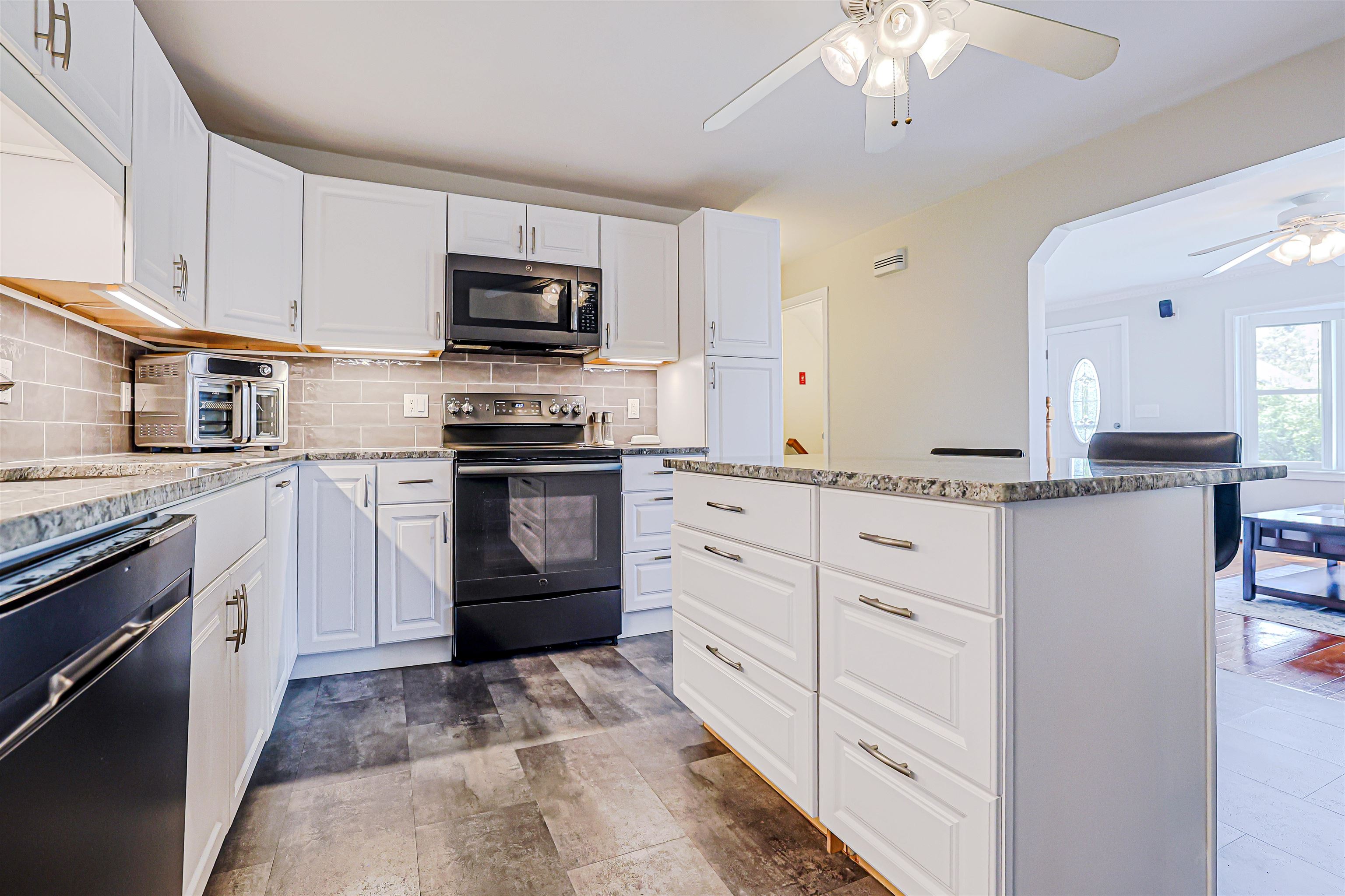 99 Knowlton Street Manchester, NH 03103 - Photo 10 of 35
