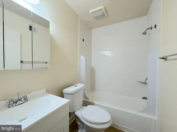 $2,400 | 4538 Conwell Drive, Unit 229, Annandale, VA 22003